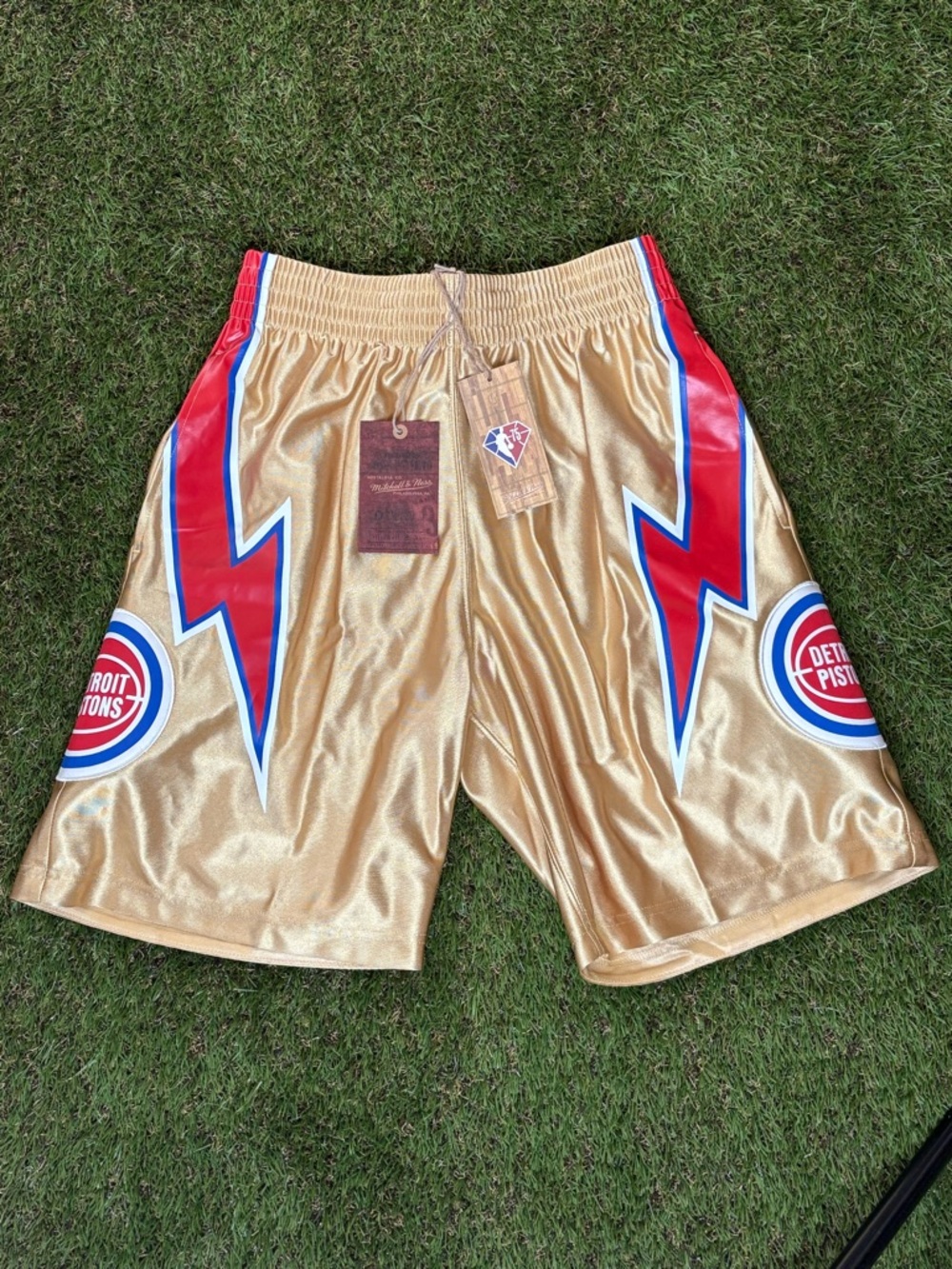 MITCHELL & NESS NBA 75TH GOLD SWINGMAN SHORTS DETROIT PISTONS 1978 SMALL
